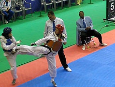 楊淑君（紅帽）在世跆賽，僅用了2分58秒，以12：0輕取印度女選手，旗開得勝。照片來源：中央社   