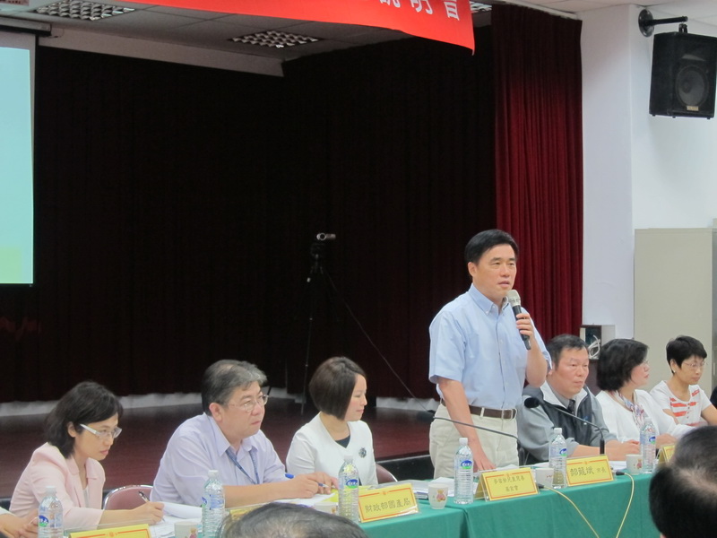 台北市長郝龍斌23日在說明會中表示，市府以後會加強與居民溝通，共同解決問題。圖:謝仁烜/攝   