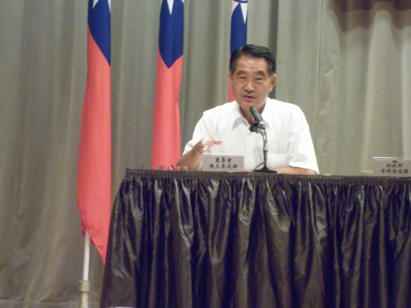 農委會主委陳武雄18日表示，台灣的稻米目前庫存量高達60萬噸，絕對有能力援助缺糧的國家。圖片：謝莉慧/攝   