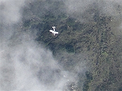 大鵬航空失聯的航相機，1日上午在花蓮山區尋獲，機身完整。而3名機組人員今天則被尋獲，遺憾的是，被發現時都已無生命跡象。圖片來源：民航局提供。   