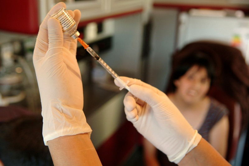 部分民眾對施打流感疫苗持保留態度，衛生署擔憂疫情擴散「聲聲催打」。圖片來源：達志影像/美聯社   