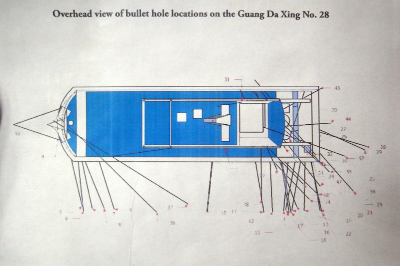 外交部提供資料顯示，「廣大興28號」船身彈孔集中在船員躲藏之船艙，菲國公務船殺人意圖非常明顯。圖片來源：外交部提供   