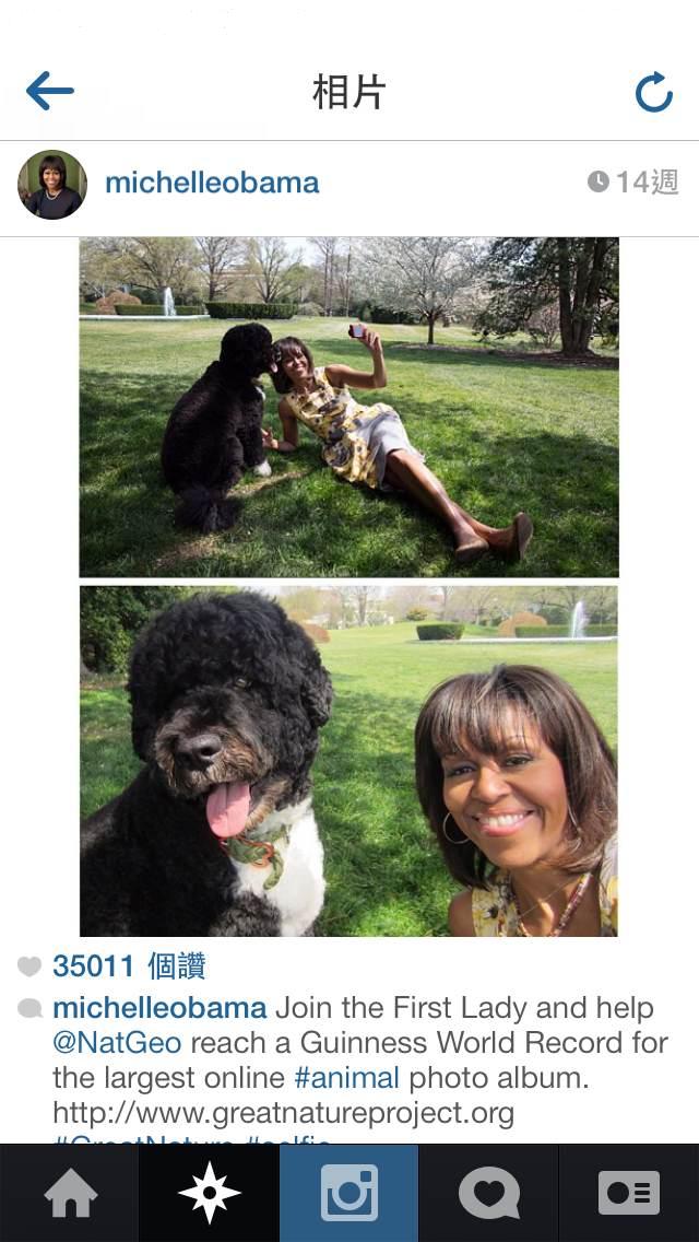 英國牛津字典出版社19日公布2013年度風雲單字為「Selfie」(自拍)，圖為美國總統夫人蜜雪兒(Michelle Obama)與狗狗自拍。圖：翻攝自Instagram   