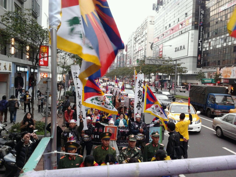 在台藏民和人權團體10日下午走上街頭，要求中共停止迫害，也對台灣政府及人民喊話。圖片：翻攝自孫友聯臉書   