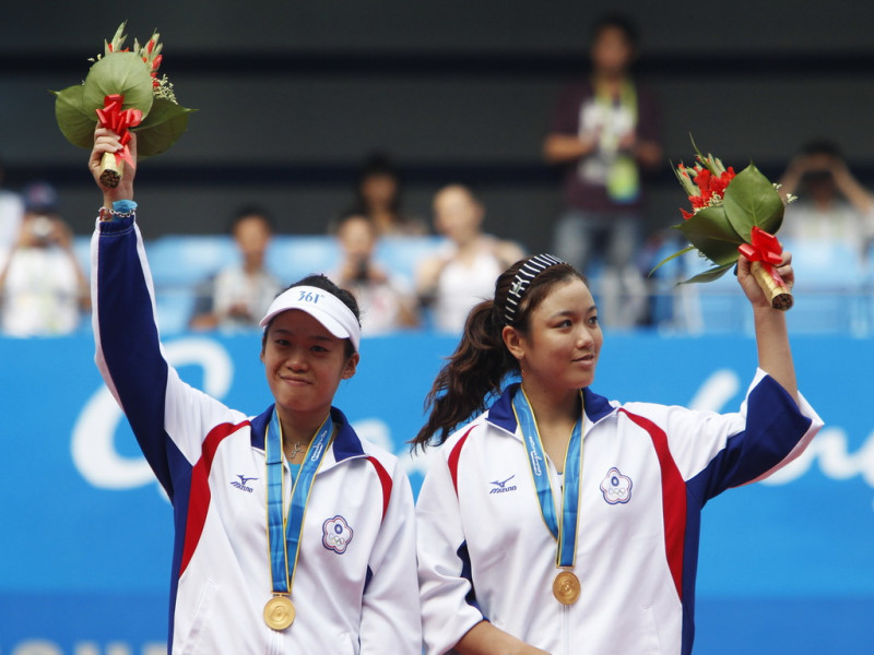 廣州亞運網球女雙決賽，由我國網球女雙詹莊摘金。圖片來源：達志影像/路透社   