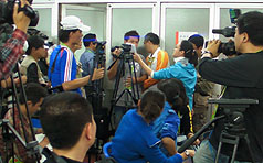 廣州亞運17日對跆拳道選手楊淑君被判失格事件，召開記者會，但未說明楊淑君為何被判失格。台灣媒體與中國媒體在會中爆發口角衝突，台灣媒體集體退席抗議。圖片來源：中央社   