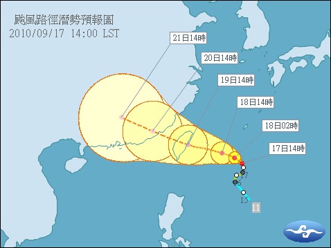 中央氣象局預計17號深夜11點30分，將先發佈海上颱風警報，預計明天中午之前，發佈陸上颱風警報。氣象局警告，週日及週一將是凡那比影響最明顯的時刻。圖片來源：中央氣象局   
