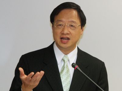 內政部長江宜樺27日表示，童星「小小彬」的「抓猴」廣告登上客運公車，並不適當，他支持台中市開罰。圖片來源：中央社   