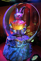 交通部觀光局7日在台北公布「2011台灣燈會」主燈「玉兔呈祥」，主燈將設在苗栗縣竹南頭份運動公園。圖片來源：中央社   