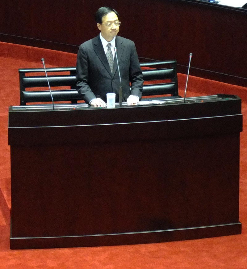 行政院長江宜樺今(6)日針對教科書內容有疑慮一事表示，他不主張介入學校選書。圖：翁嫆琄/攝。   