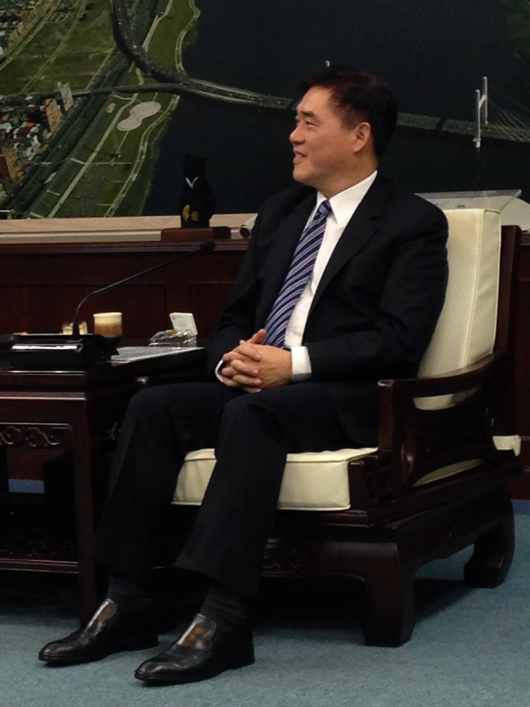 台北市長郝龍斌今(14)日下午表示，他和新北市長朱立倫都看到12年國教現在的問題，且2人之間有基本共識，就是透過溝通協商，未來會採取一致步驟。圖：劉奕霆/攝   