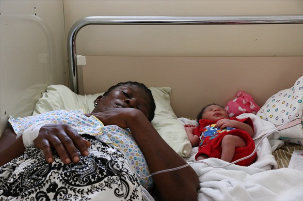 《1990年至2015年孕產婦死亡率趨勢》報告指出，預計到今年年底，全世界99%的孕產婦死亡發生在發展中國家，撒哈拉以南的非洲尤其占了2/3。圖：翻攝聯合國／Stephanie Coutrix   