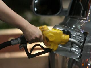 根據中油的浮動油價公式，下週起，預計汽、柴油每公升將再漲0.2元。圖：中央社資料照片。   