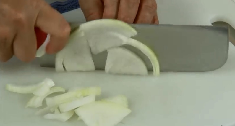日本好侍食品公司研發出新洋蔥品種，切洋蔥不會再流淚。：翻攝網路   