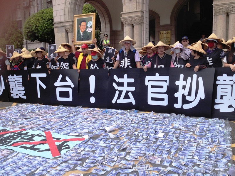 全國關廠工人連線13日前往司法院前抗議，如今案情終於出現轉機。圖：新頭殼資料照片   
