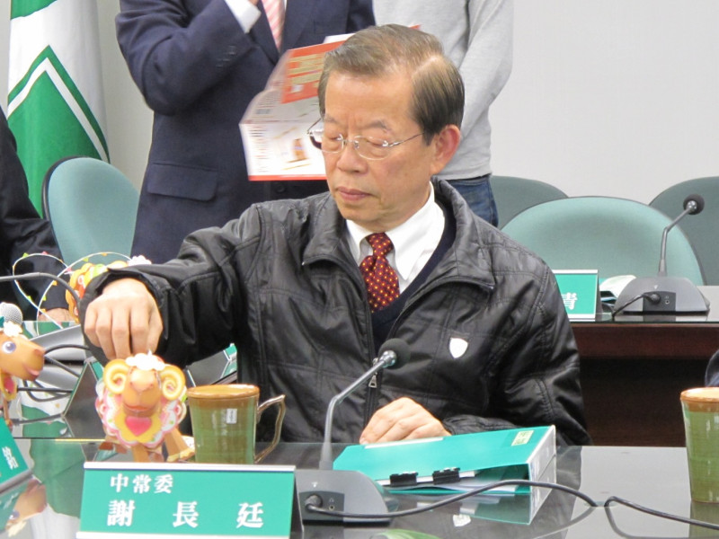 前行政院長謝長廷19日談到榮總胎兒腹中死亡事件時表示，大家出發點都是善意的，但這件事情可以讓民代有所成長。圖：新頭殼資料照片   