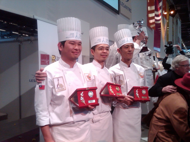 2012世界盃麵包大賽選手合照照片，圖片來源：台北市糕餅商業同業公會提供   