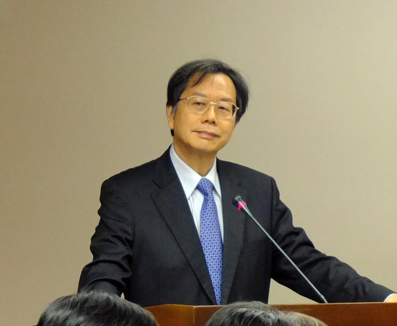 衛福部長蔣丙煌今(18)日表示，黑心豆干業者可能無法適用《食安法》新法開罰。圖：翁嫆琄/攝。   