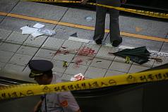 台北捷運江子翠站21日發生隨機喋血案件，造成多人傷亡，警方封鎖江子翠捷運站月台。圖：中央社   