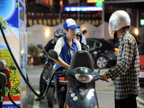 中油公司8日宣布，自明日凌晨零時起調漲各式汽、柴油價格每公升各0.2元。圖：中央社資料照片   
