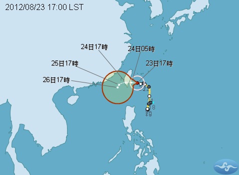 氣象局今(23)日下午針對新竹、中彰雲及澎湖地區發布中颱天秤的陸上颱風警報，今天晚上入夜之後，宜蘭、花東、屏東、綠島和蘭嶼地區將會出現大豪雨，甚至是超大豪雨的情形。
圖：劉奕霆/攝   