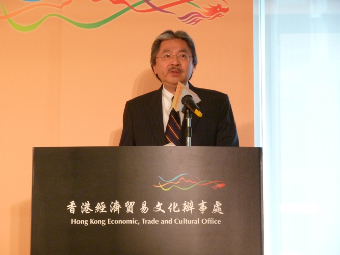 香港財政司長曾俊華15日宣布，自9月1日起，香港將給予台灣旅客線上免費簽證的待遇。圖片：謝莉慧/攝   