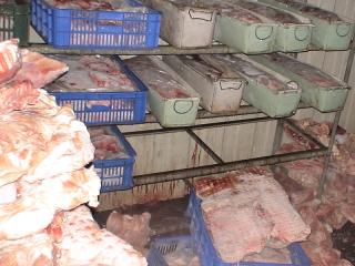 農委會今天指出，明年3月開始，無論是國產還是進口的雞肉、豬肉，皆需標示肉品產地。圖：中央社資料照片。   