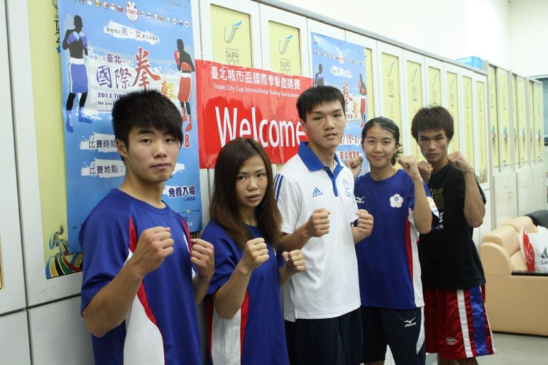 5位「臺北隊」的選手於今(12)天出席時相互打氣，他們希望，將10面獎牌通通留在台灣。圖：林良齊/攝   