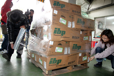 樹森公司被查獲大批含瘦肉精的牛肉，台北市環保局今首度銷毀約6771公斤的肉品。圖片來源：中央社資料照片。   