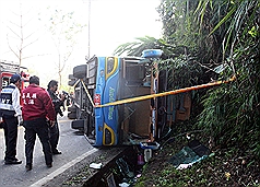 新竹縣尖石鄉與阿里山公路（圖）連續2天發生中型巴士事故，造成13死26傷的慘劇。圖片來源：中央社資料照片。   