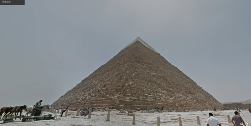 Google「最新街景熱搜景點排行榜」，台灣網友熱搜國外景點第2名為埃及開羅吉薩金字塔。圖：翻攝自Google Map   