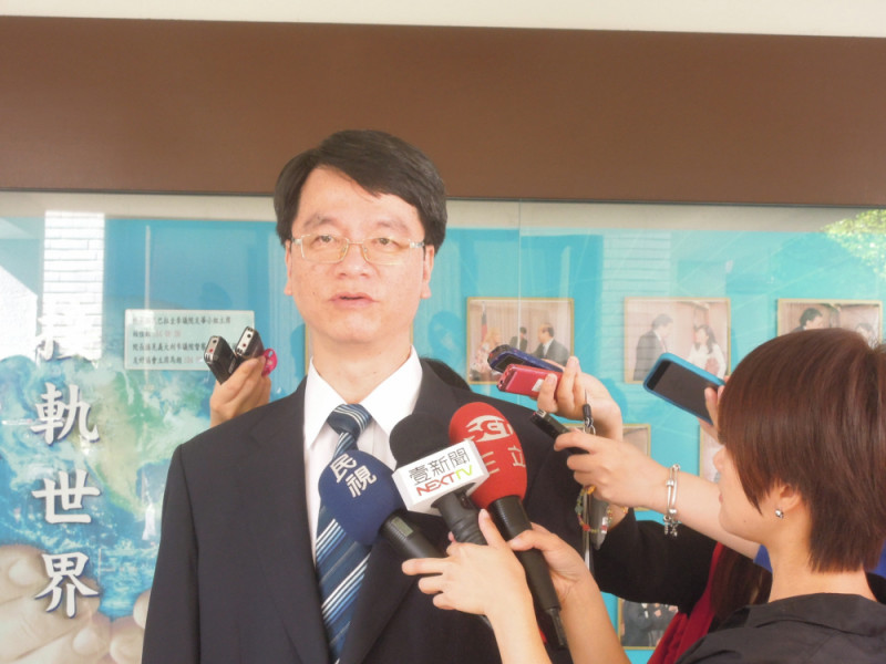 公平會主委吳秀明25日表示，針對波卡一事，已立案調查是否有廣告不實。圖：翁嫆琄/攝   