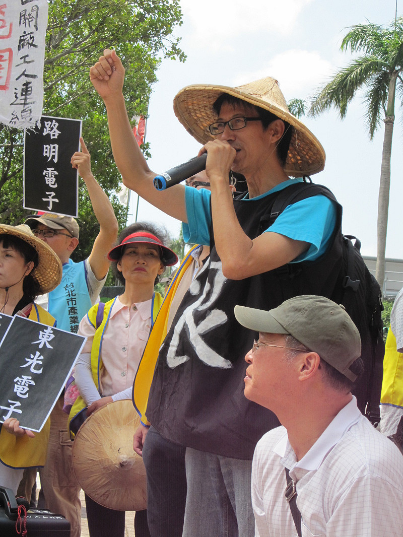 持麥克風者為台灣國際勞工協會研究員吳永毅。圖5之5：王立柔/攝&nbsp;&nbsp;&nbsp;