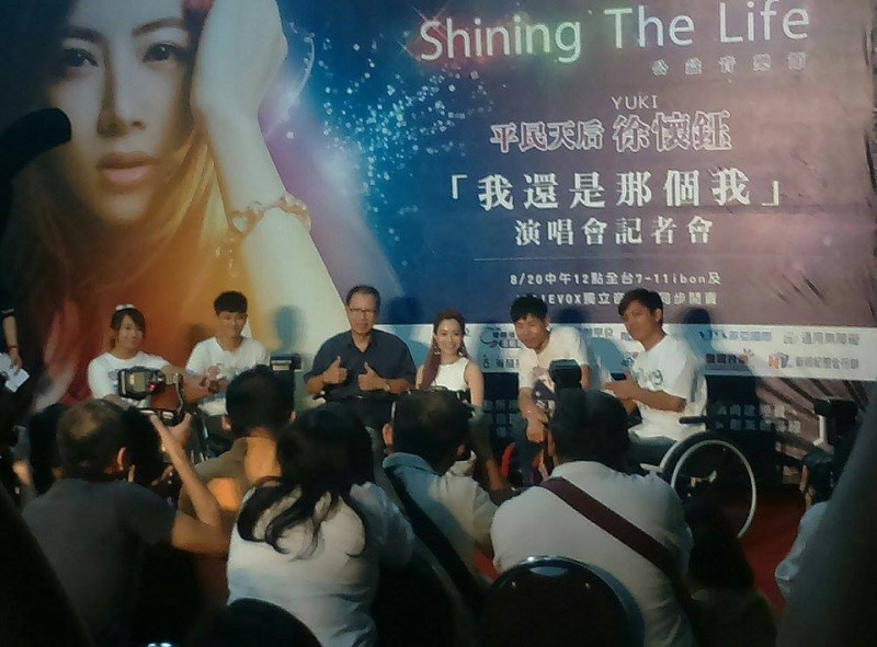 藝人徐懷鈺將參與10月16日至18日舉辦的「Shining The Life公益音樂節」的首場演唱會，允諾這次出演的酬勞將全數捐給脊髓損傷基金會，幫助傷者輔導。圖：劉蕙慈/攝   