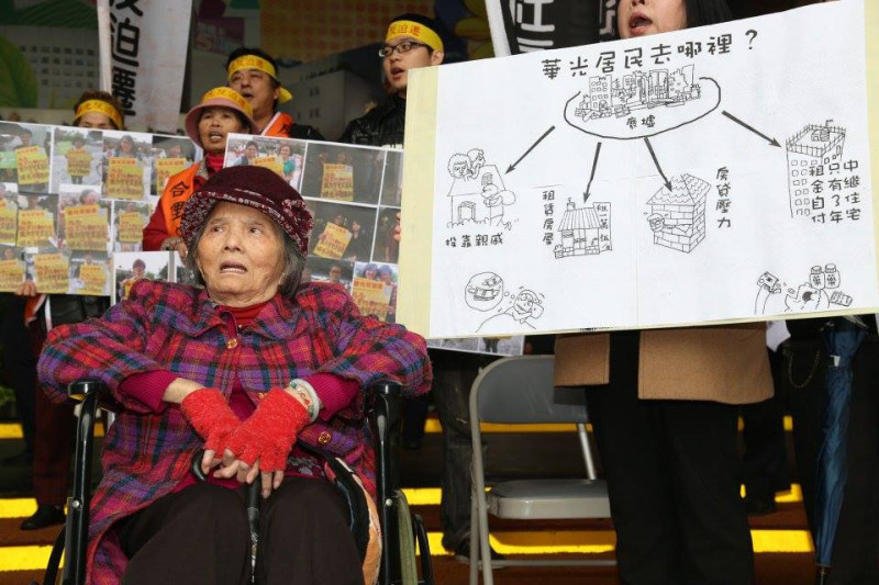 華光居民83歲的王奶奶只說了一句話：「我想要回家」。圖3之1：林雨佑/攝   