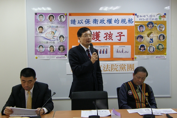 明（4）日就是兒童節，親民黨立法院黨團上午特別召開記者會，對於馬政府的兒童政策提出質疑。圖片來源：親民黨立法院黨團提供   