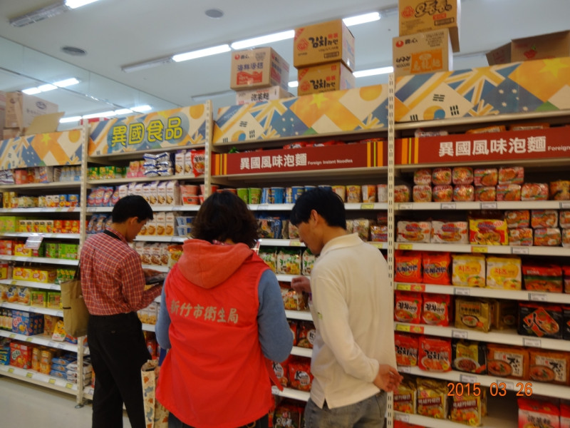 食藥署8日表示，3月爆發的日核災縣市產品輸台一事，將針對改標的24家進口商開罰共1539萬。圖：新竹市衛生局提供   