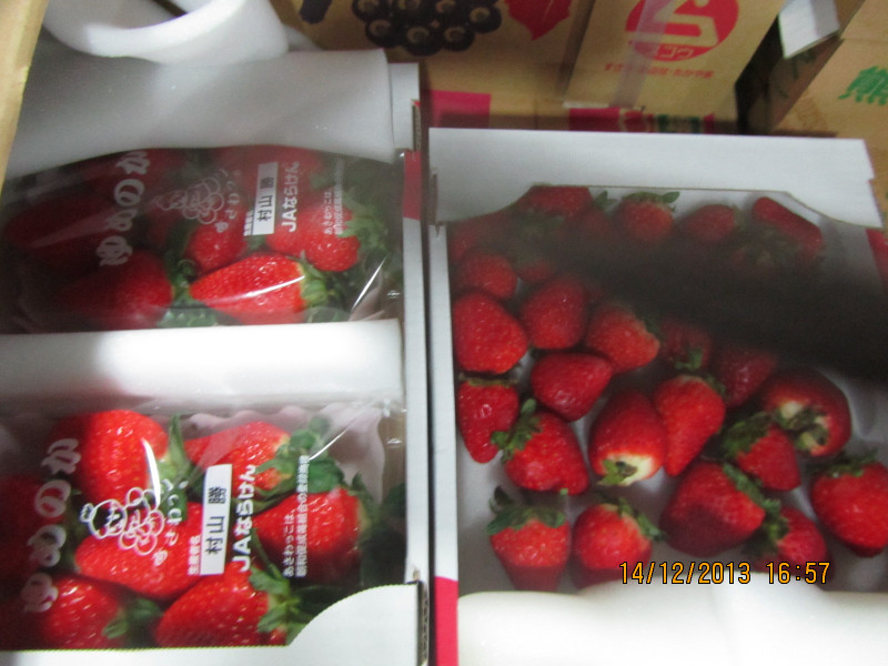 食藥署今天公布最新邊境不合格產品名單，日韓進口的草莓就占了4成。圖：食藥署提供。   