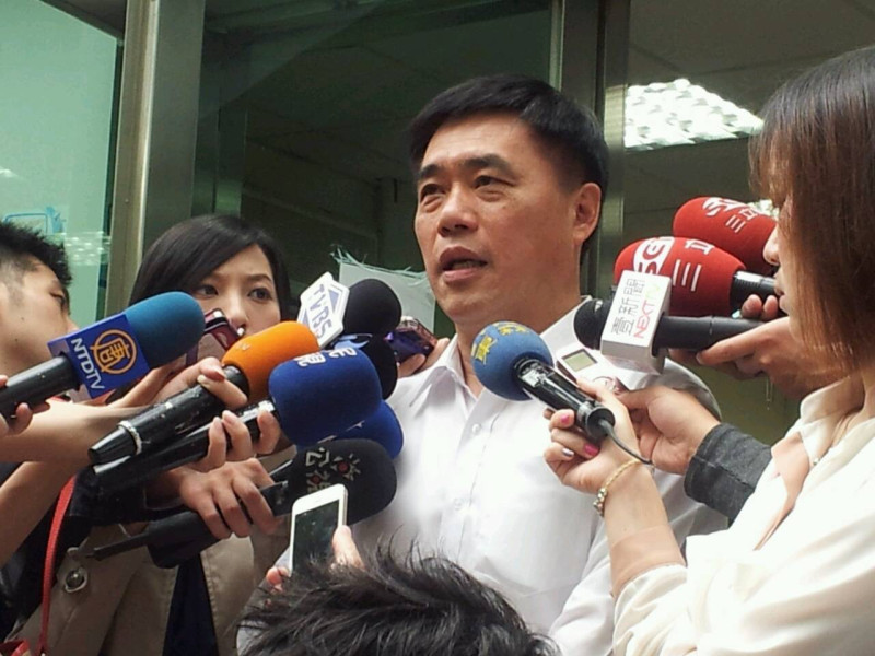 針對勞動部將討論是否訂定分區基本工資，台北市長郝龍斌今(8)日上午表示，他個人比較支持基本工資應全國標準一致。圖：劉奕霆/攝   
