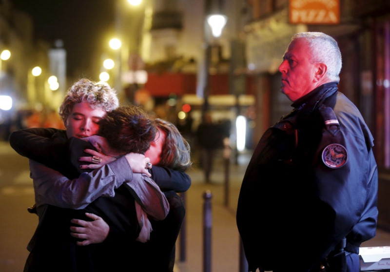 法國巴黎13日深夜發生數起恐怖攻擊，造成嚴重傷亡。圖片來源：達志影像/路透社   