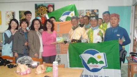 第1站-北市文山社大和松山社大共同歡迎忘年勇士團的到來。圖片來源:社區大學全國促進會&nbsp;&nbsp;&nbsp;