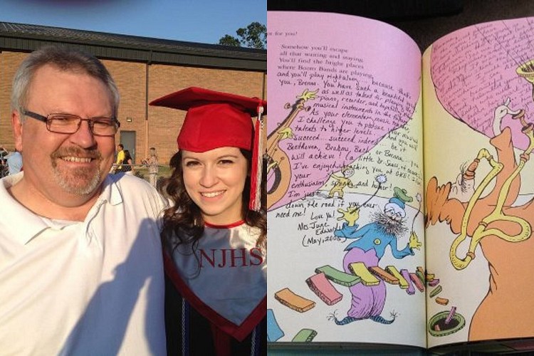 得到神秘禮物的布蕾娜，在高中畢業典禮和父親合影。圖片來源：網路。   
