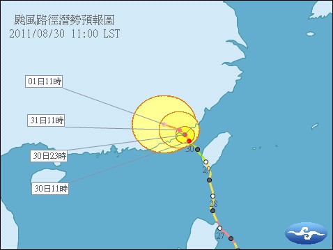 根據最新氣象資料顯示，南瑪都颱風30日上午11時的中心位置在澎湖西北方約80公里的海面上，朝西北轉西北西方向緩慢移動。圖片來源：中央氣象局提供   