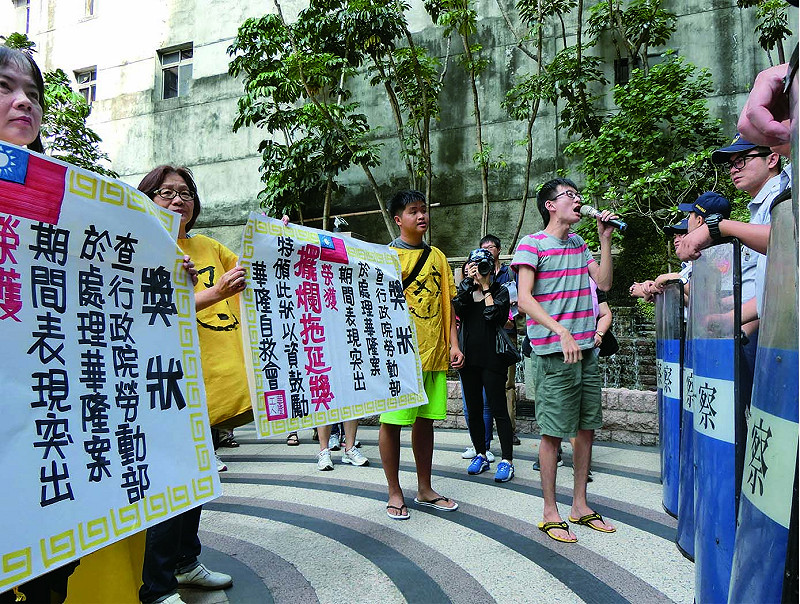 華隆自救會7日批評勞動部將華隆自救案當做政績，籲兌現承諾。圖：楊淳卉/攝   