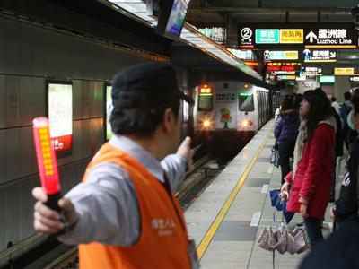 為配合520總統就職，台北捷運公司將對捷運台大醫院站、中正紀念堂站及小南門站部分出入口，進行限時管制。圖片來源：中央社資料照片。   