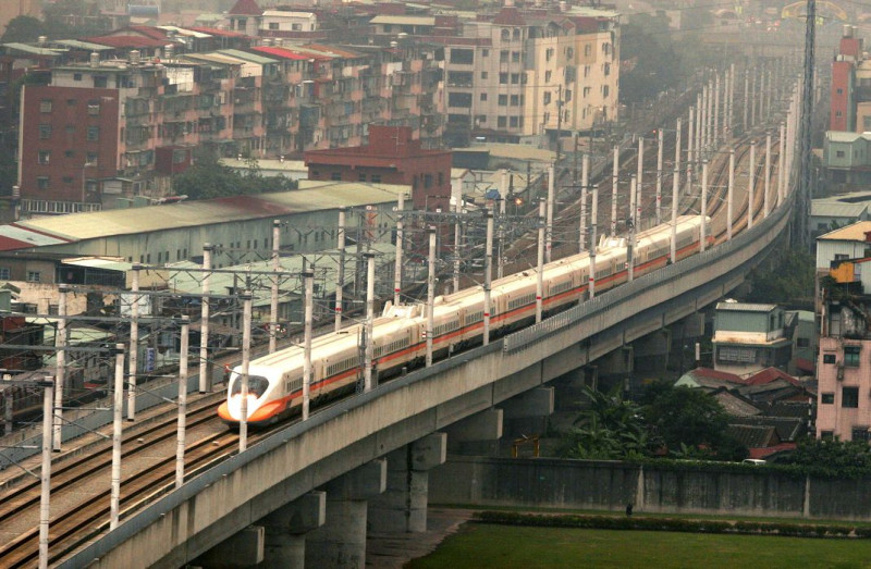 台灣高鐵今（2）天上午約11點21分，雲林縣土庫的變電站跳電，造成班次大亂。圖片來源：達志影像/路透社資料照片   