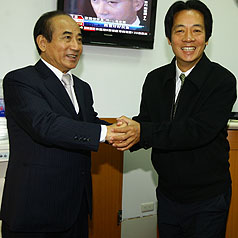 大台南市長當選人賴清德（右）9日前往台北，拜會立法院長王金平（左）。圖片來源：中央社   