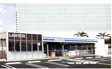 羅森（Lawson）大型便利商店遍布日本，也開始在部分分店提供退稅服務。圖：翻攝網路   