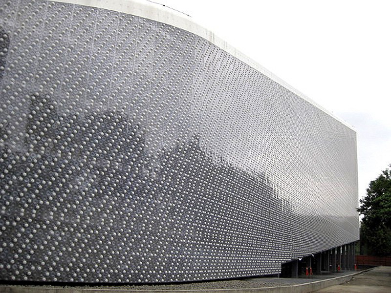 由企業贊助興建的環保展館「環生方舟」被批評為巨型垃圾。圖：中央社資料照片   