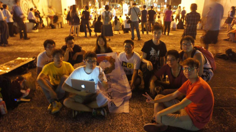 首屆中國來台交換生蔡博藝參加各項台灣各項公民運動，圖為她在中正紀念堂前參加「反核四五六」活動。圖:周思宇攝影   